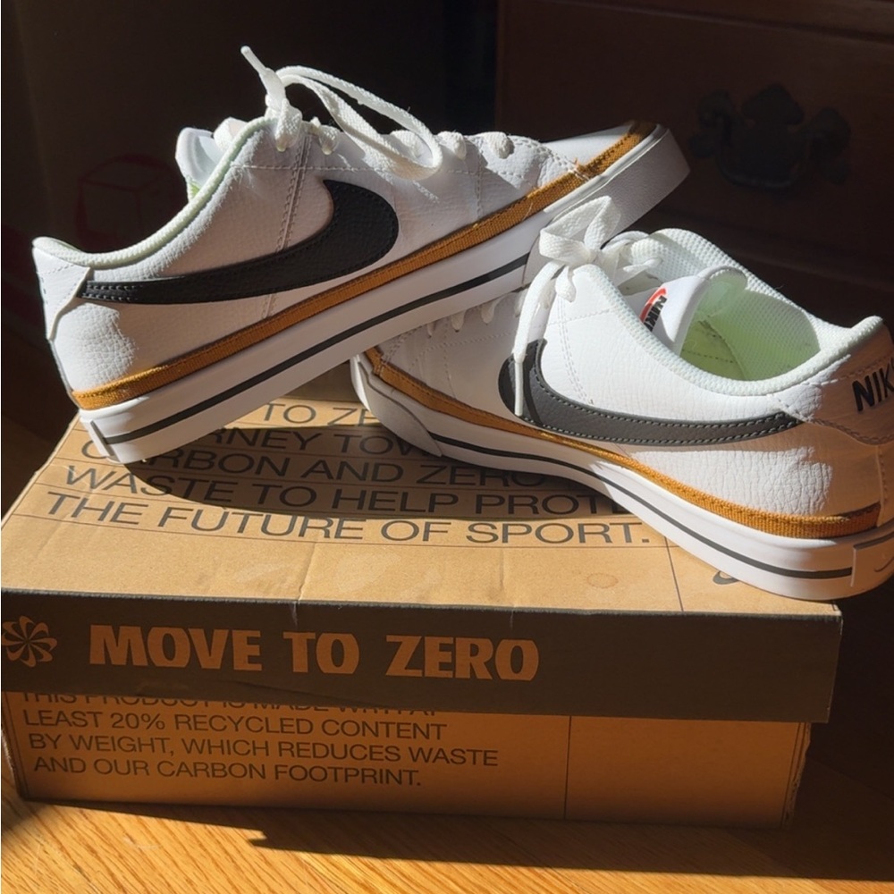 Nike Court women’s size 8